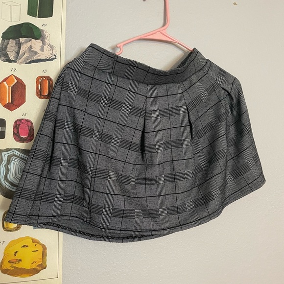 Pleated plaid mini skirt - Picture 1 of 2